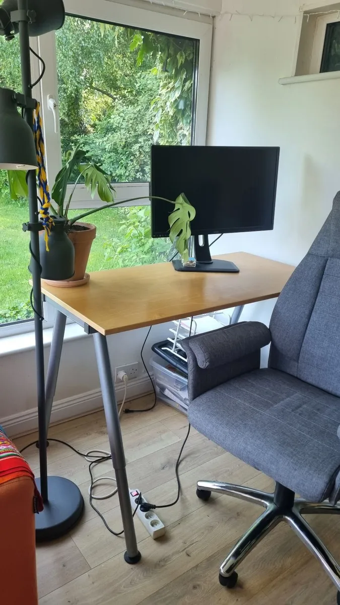 Desk and chair - Image 3