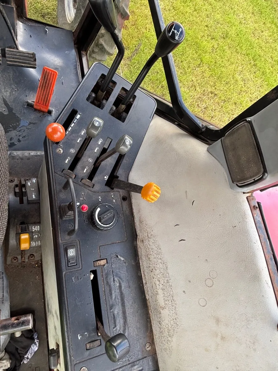 Case 5130 tractor - Image 4