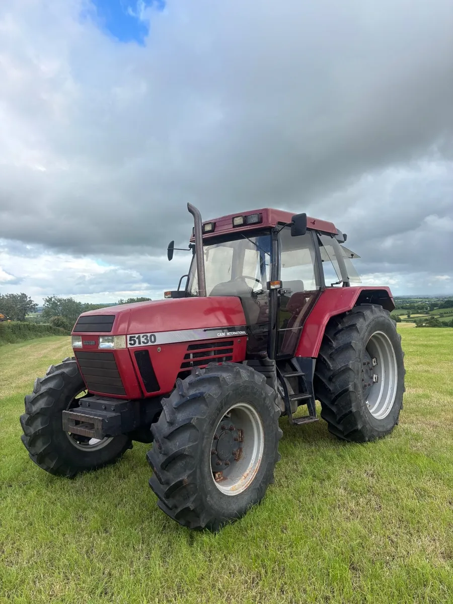Case 5130 tractor - Image 2
