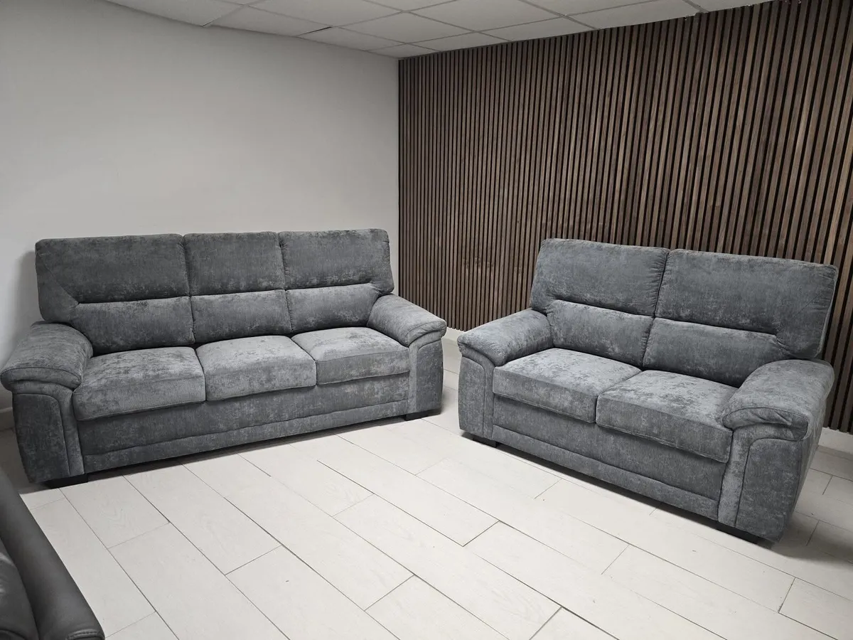 3+2 Bromley Gretal Leather Sofa Set - Image 1