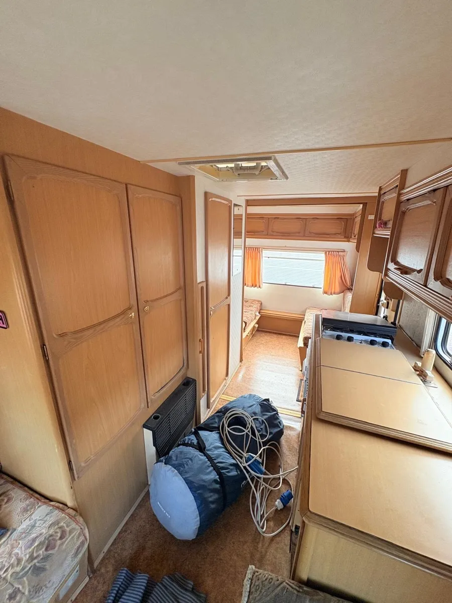 Avondale Caravan with Awning – - Image 3