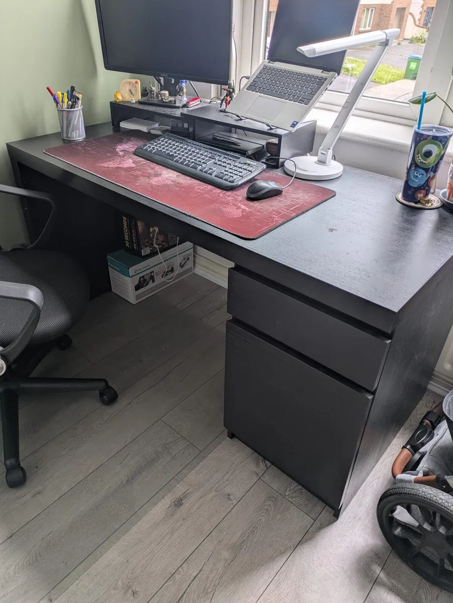 Office furniture (desk, storage and swivel chair) - Image 1