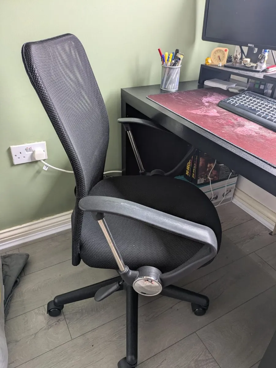 Office furniture (desk, storage and swivel chair) - Image 4