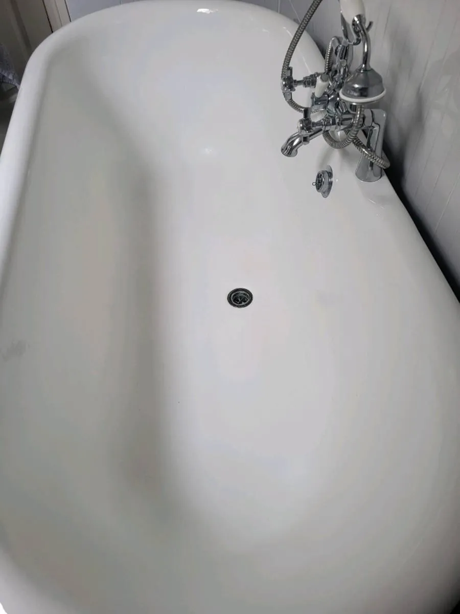 Cast Iron bath & taps - Image 2