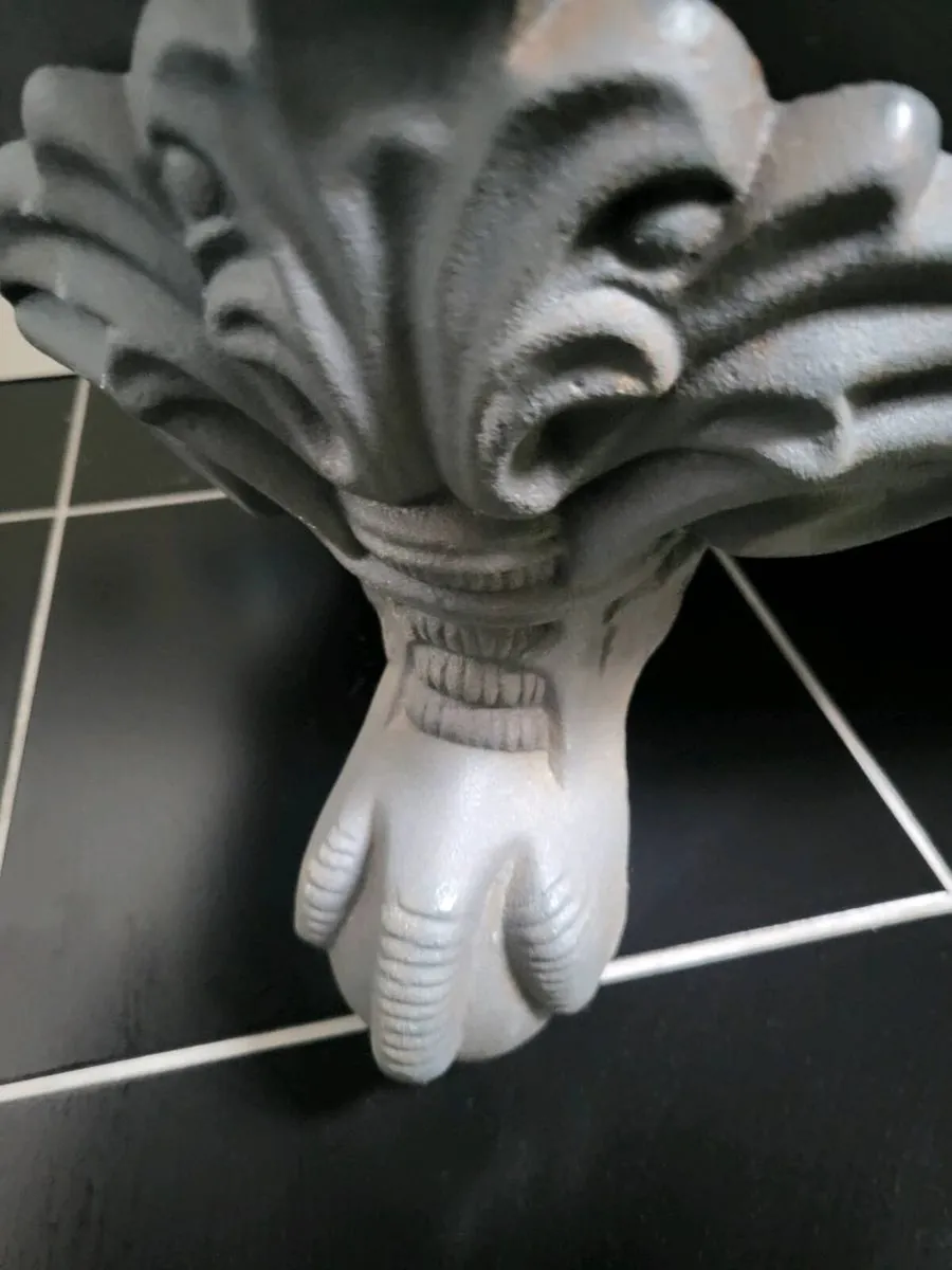Cast Iron bath & taps - Image 4