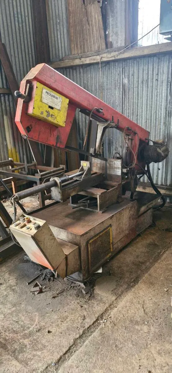 Swivel bandsaw - Image 1