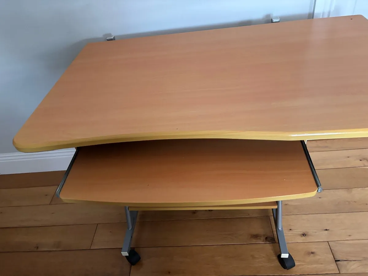 Office desk - Image 1