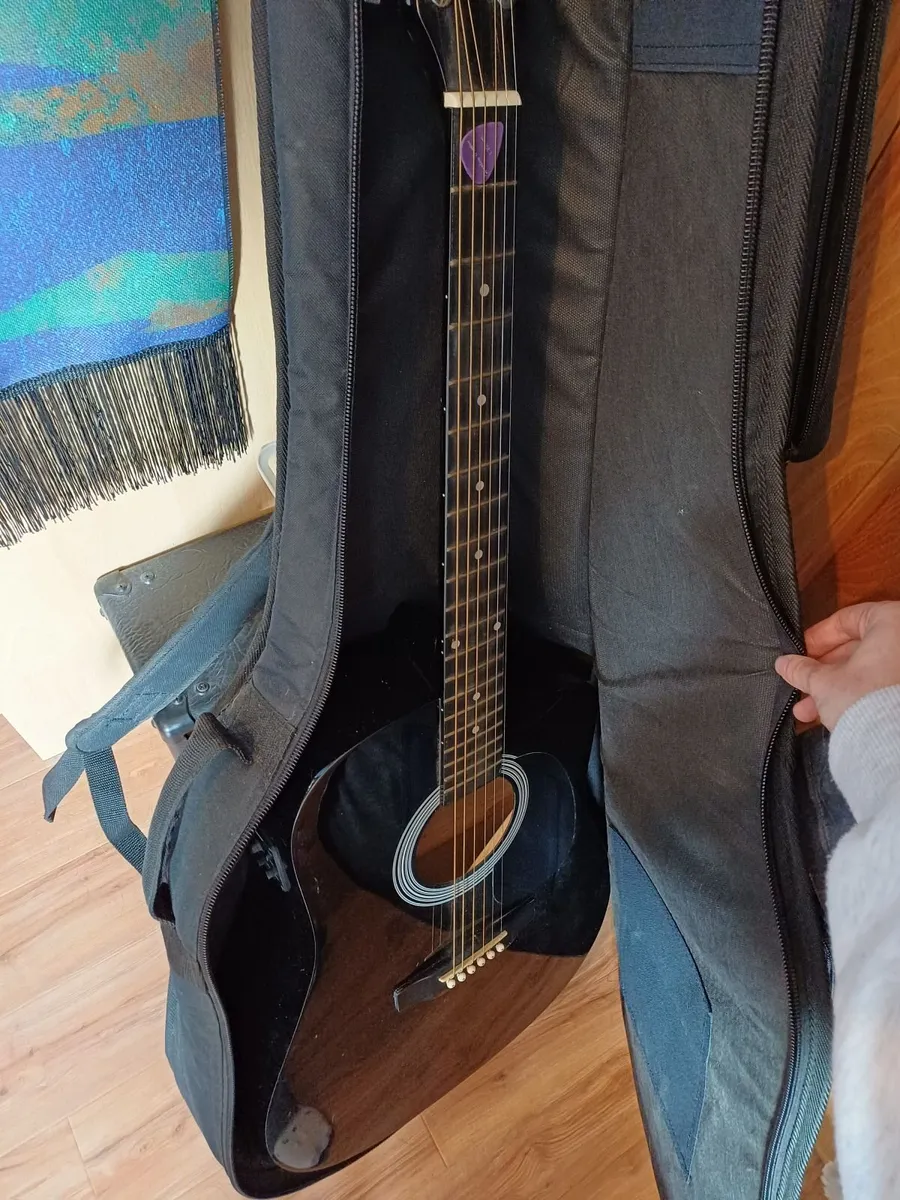 Guitar+case - Image 1