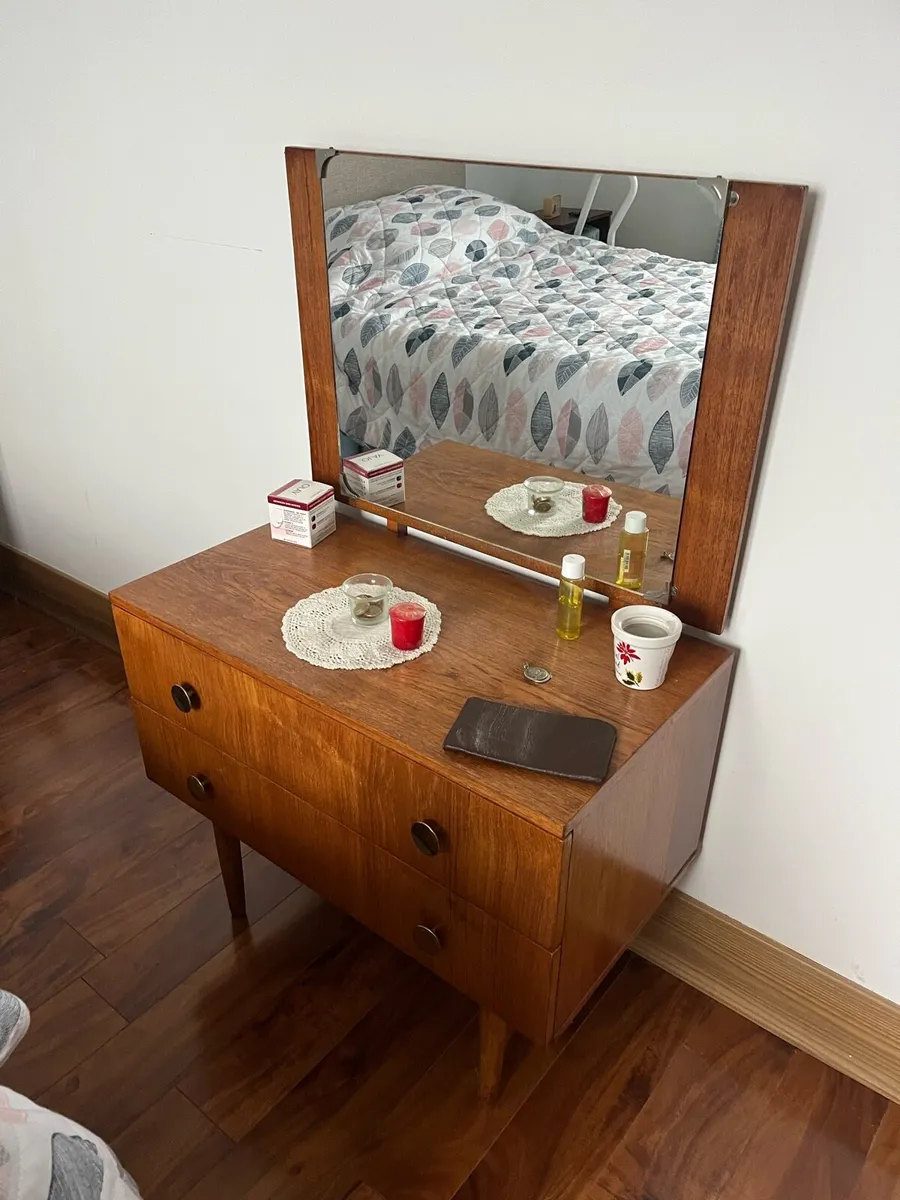 Vintage chest of Drawers - Image 1
