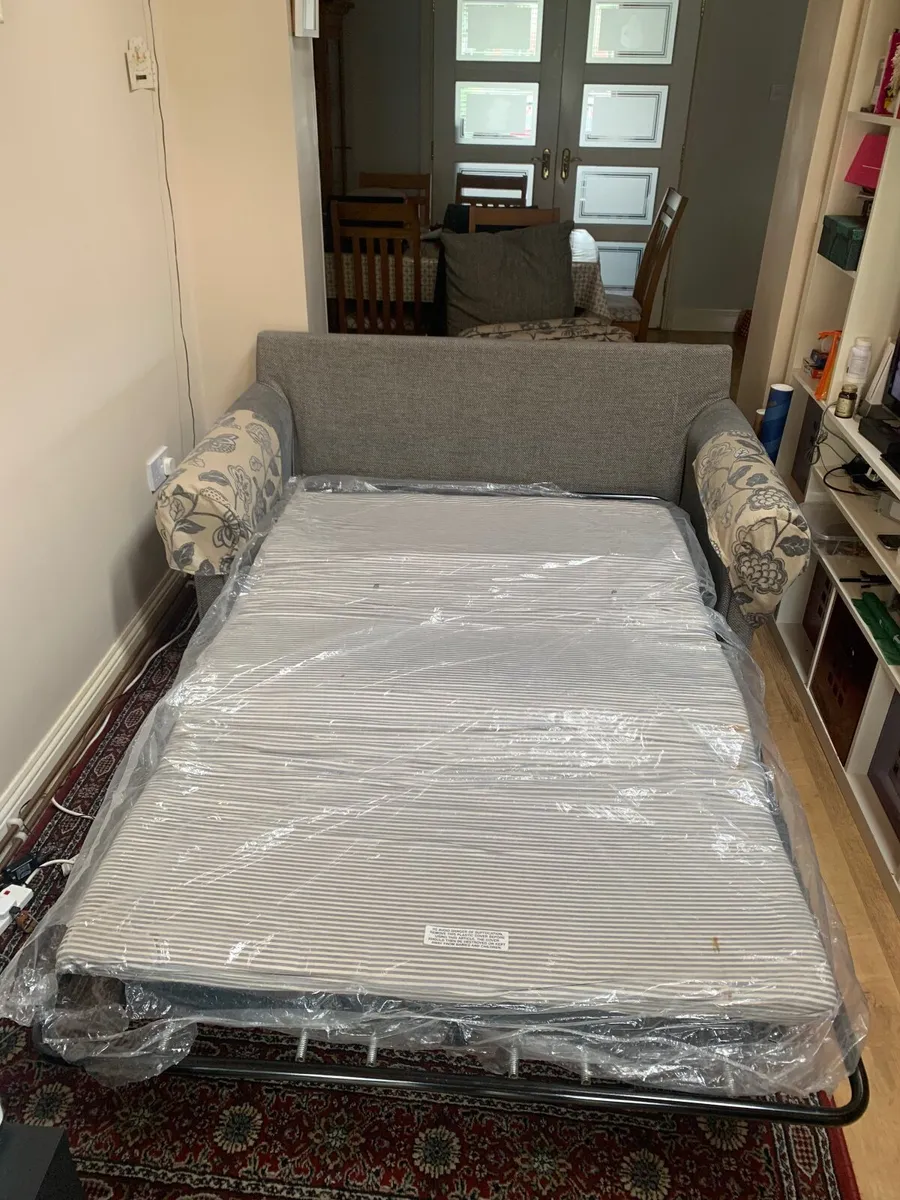 Couch/fold out bed - Image 1