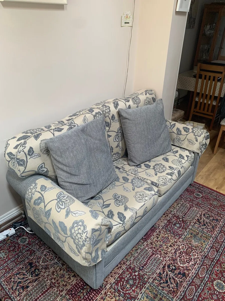 Couch/fold out bed - Image 2