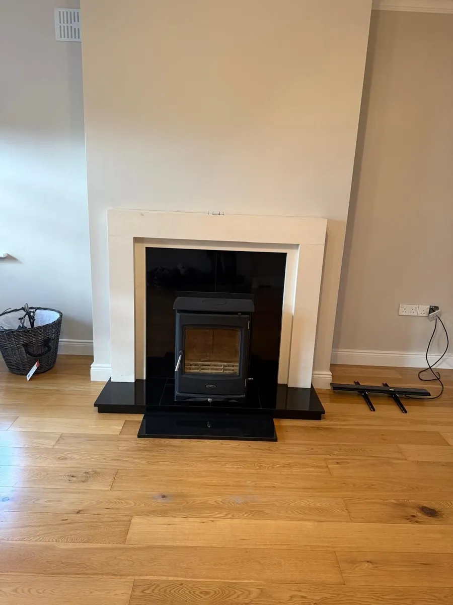 Stove freestanding  hardly used - Image 1
