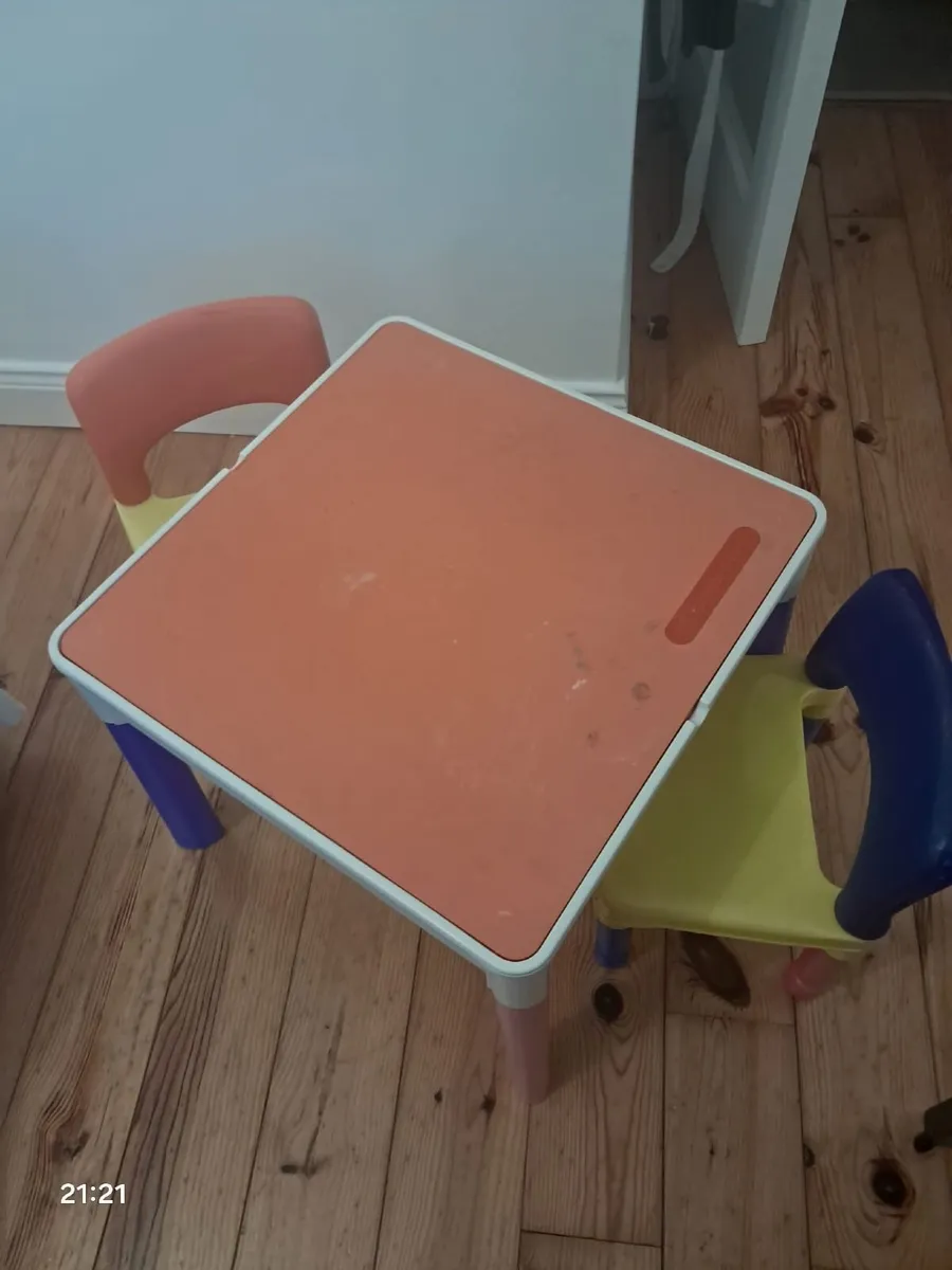 🌈 Children's Activity Table & 2 Chairs Reversible
