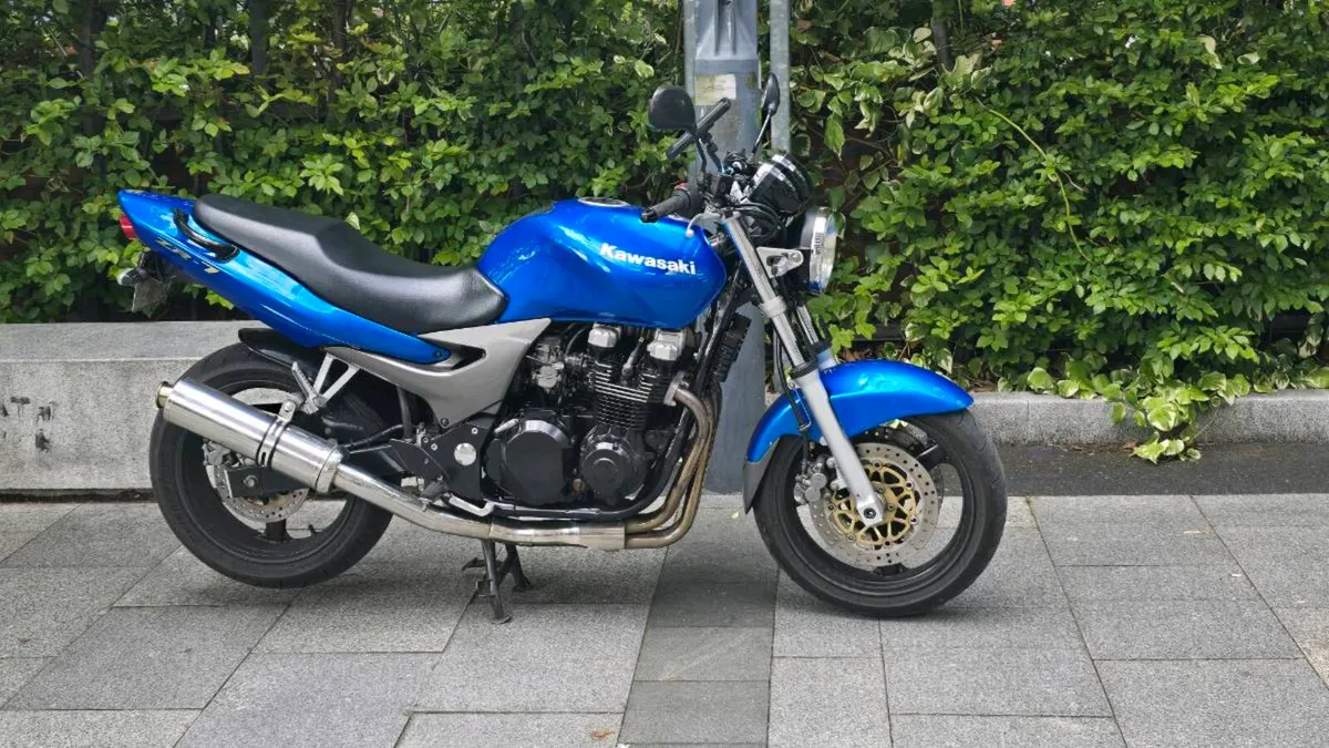 Kawasaki ZR7 - Image 3