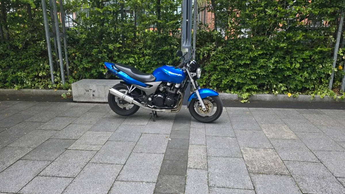 Kawasaki ZR7 - Image 4