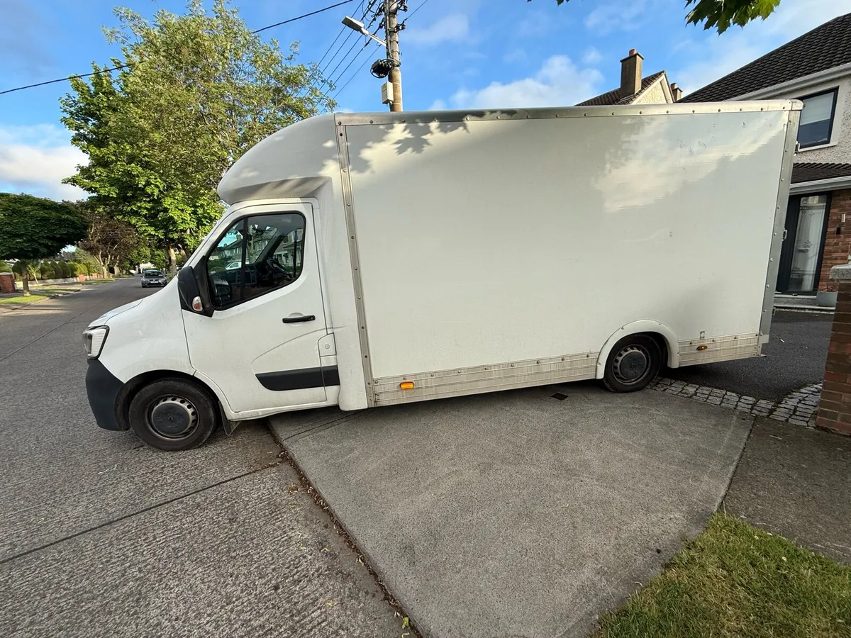212 Renault Master Luton Low Loader Box Van. - Image 3