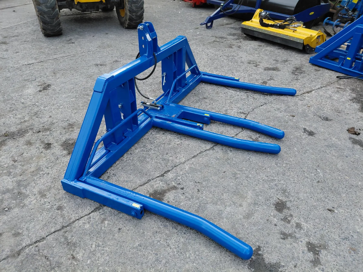 New Dowd Double Bale Lifters - Image 2