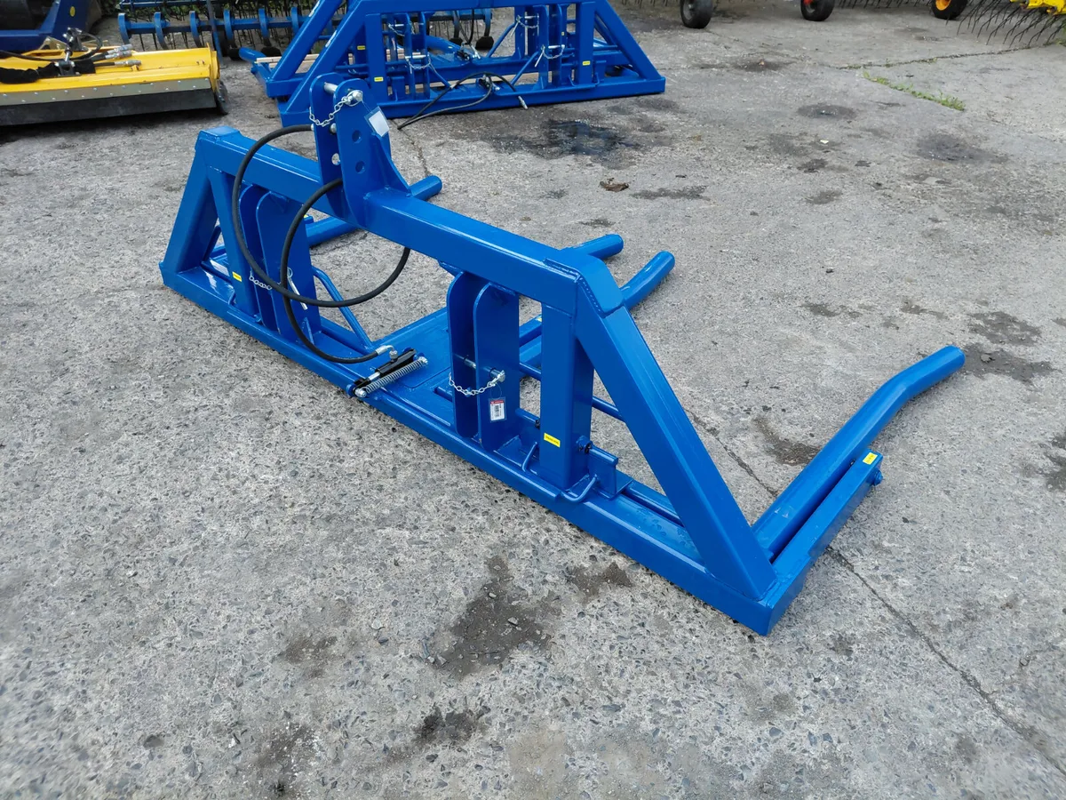 New Dowd Double Bale Lifters - Image 3