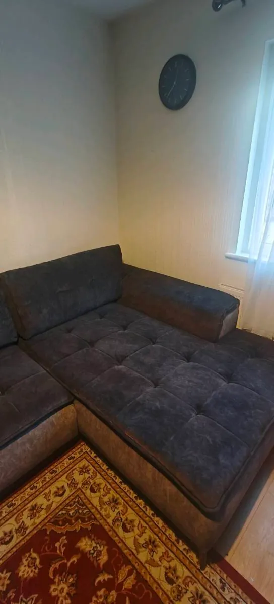 Beautiful corner couch - Image 2