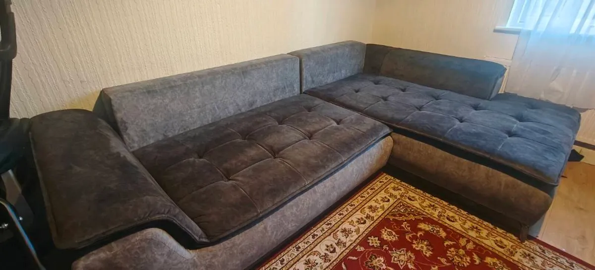 Beautiful corner couch - Image 4