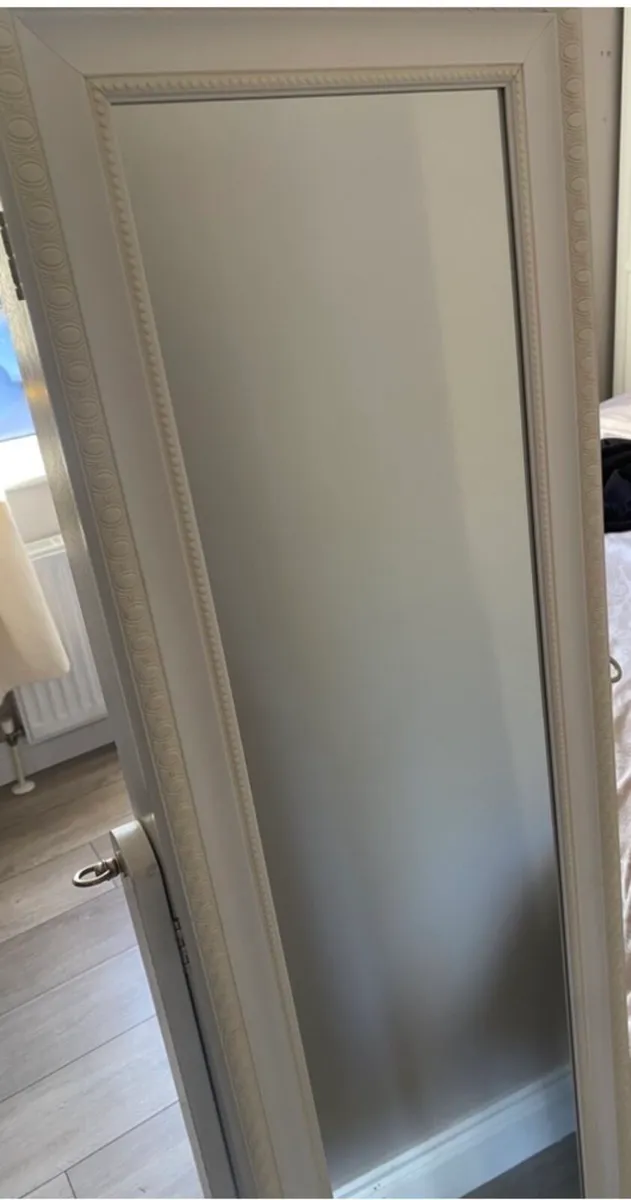 Mirror jewellery storage - Image 1
