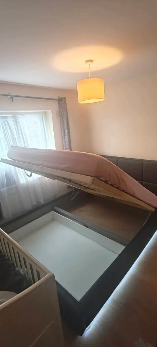 Black king size bed - Image 2