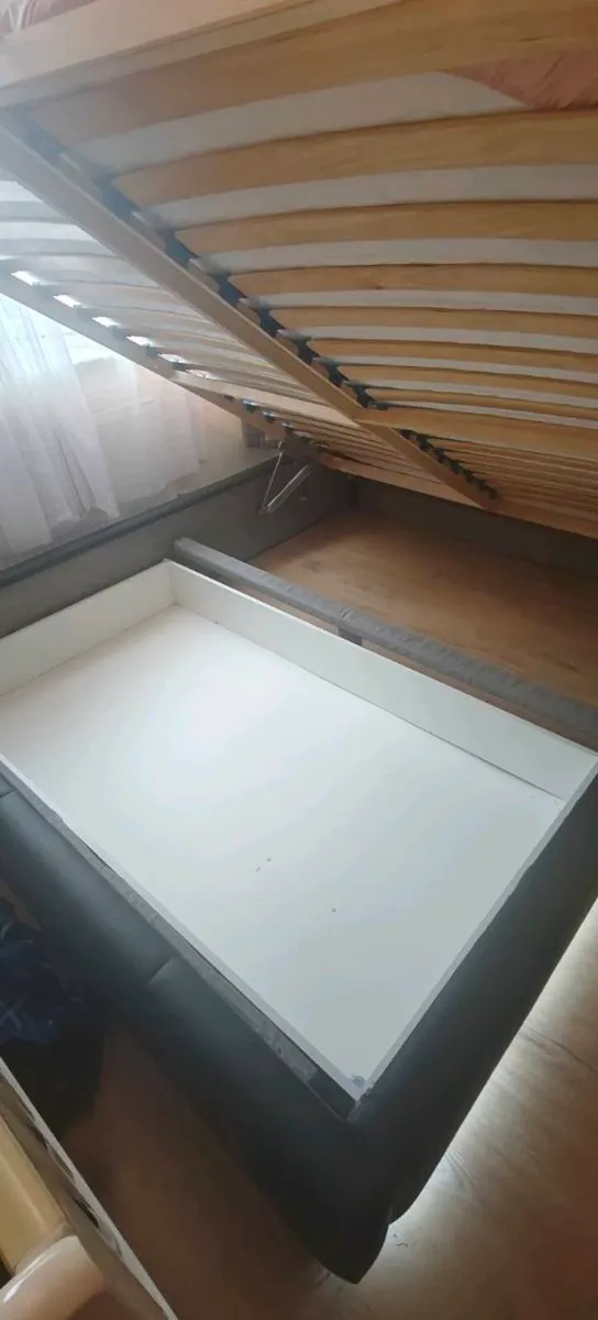 Black king size bed - Image 3