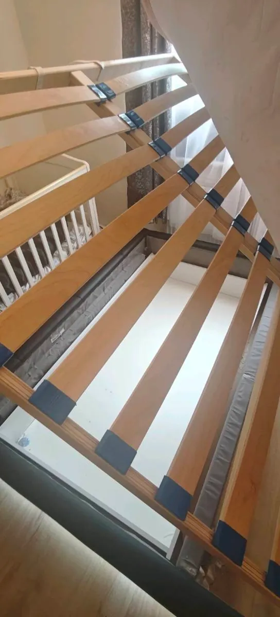Black king size bed - Image 4