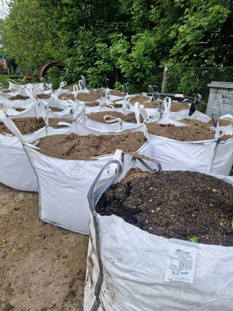 Ton Bags of screened topsoil - Image 2