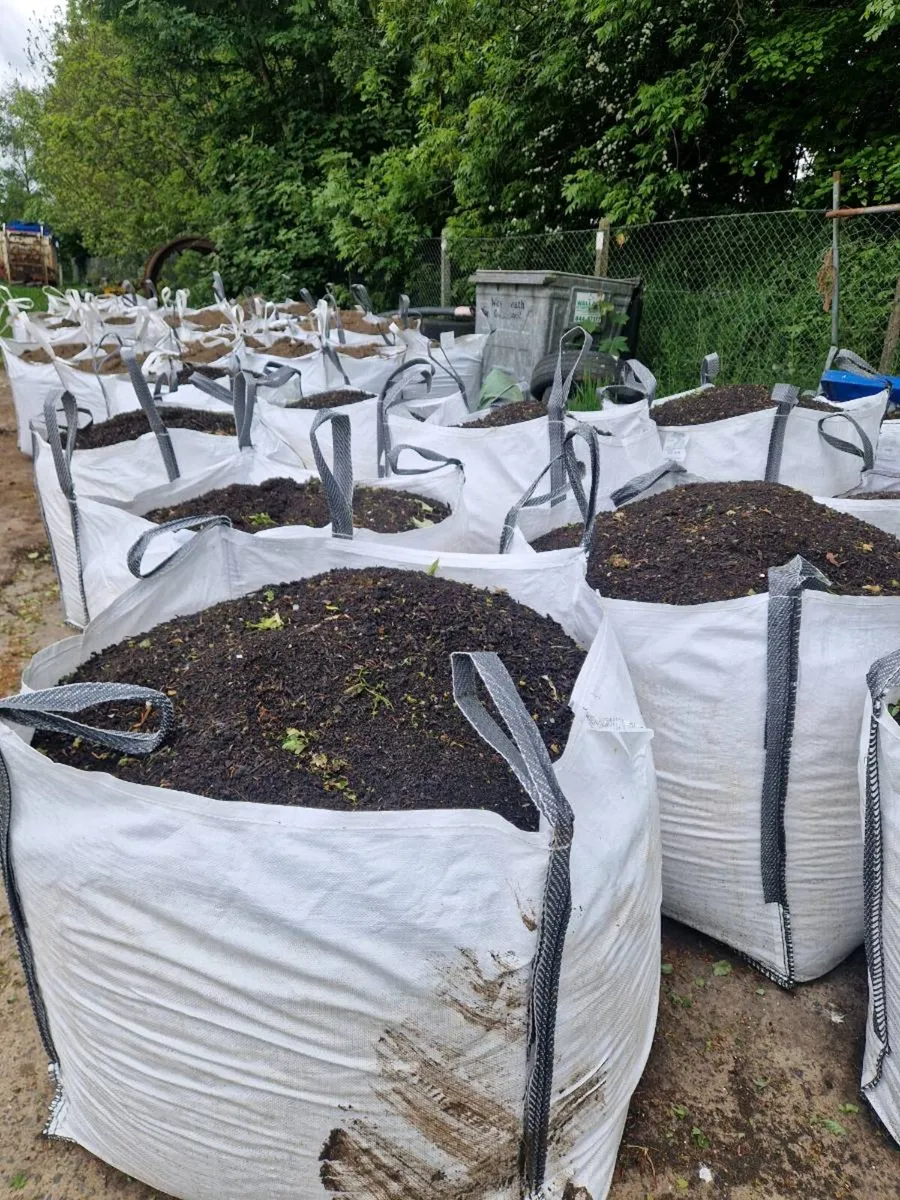 Ton Bags of screened topsoil - Image 1