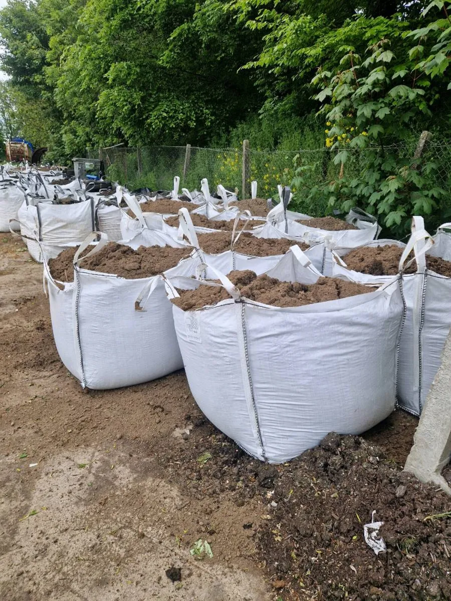 Ton Bags of screened topsoil - Image 3
