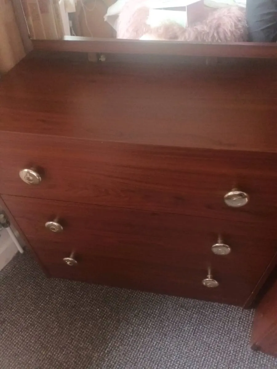 Dressing table  and wardrobe  for  sale very good - Image 2