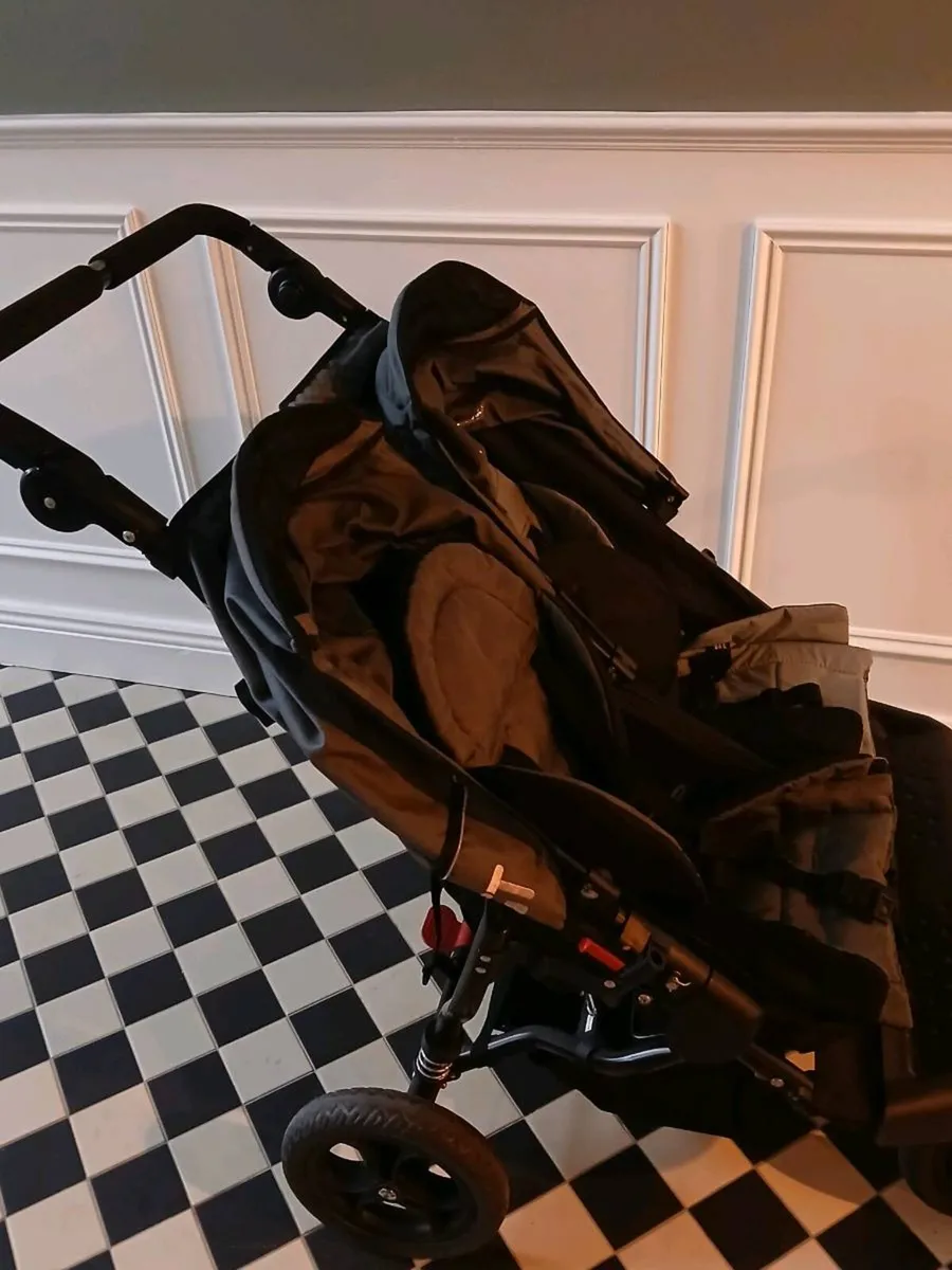 Out n about double pram - Image 3