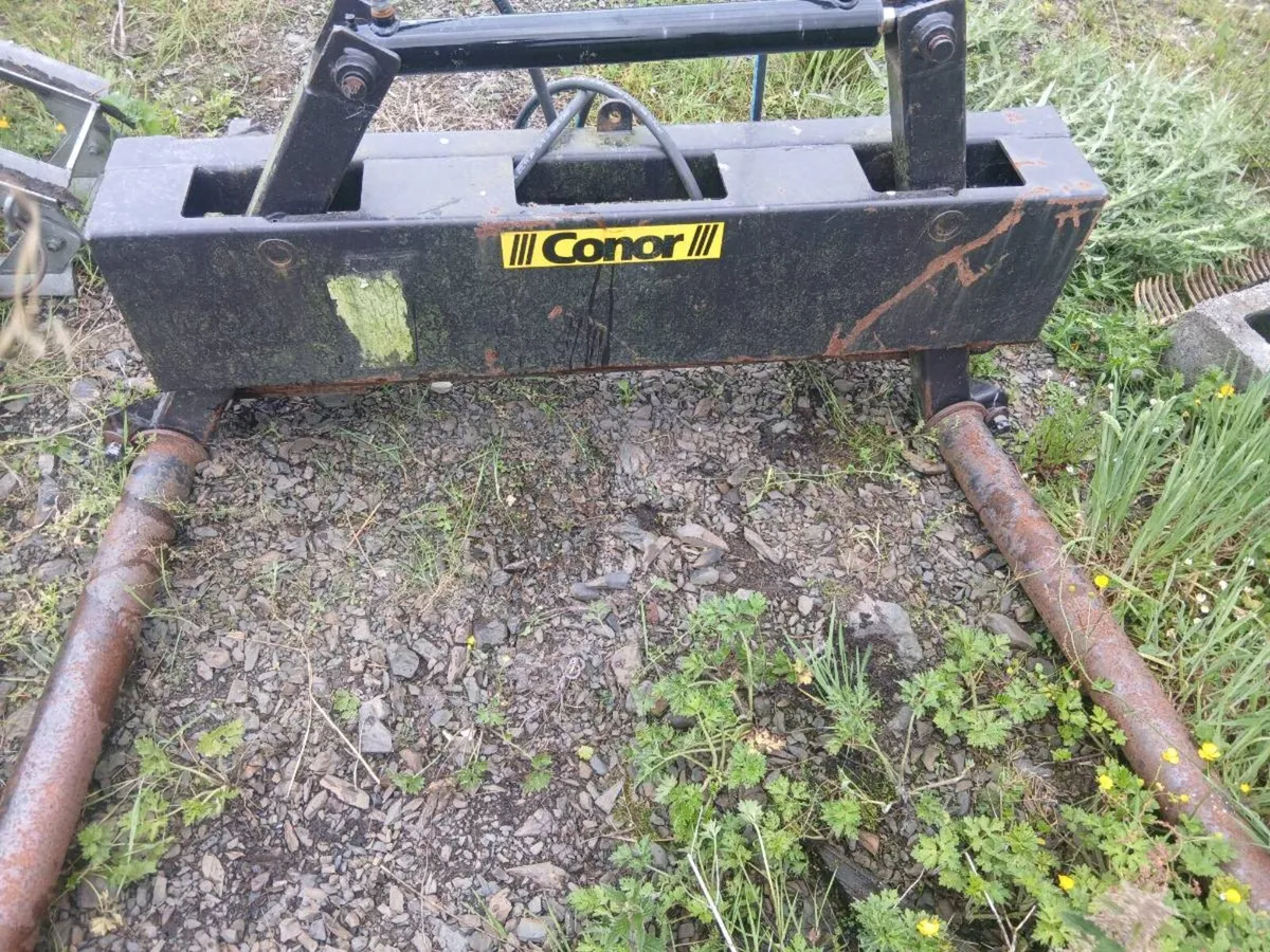 Hydraulic bale handler - Image 2