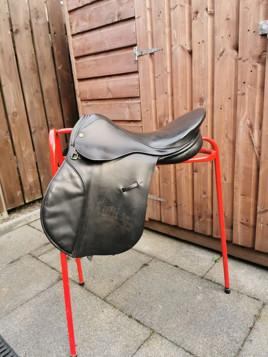 English Leather Saddle - Image 1