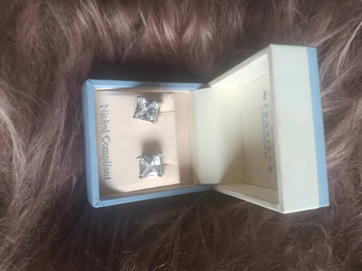 Ear rings for  sale - Image 1