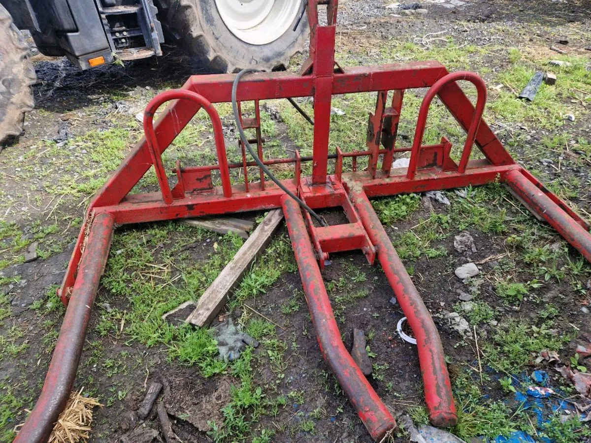 Bale lifter