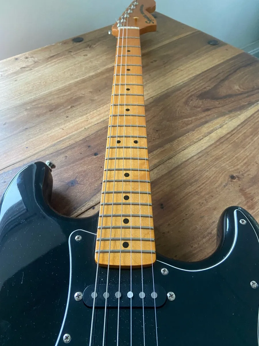 Fender Squire 70s Classic Vibe Stratocaster - Image 2