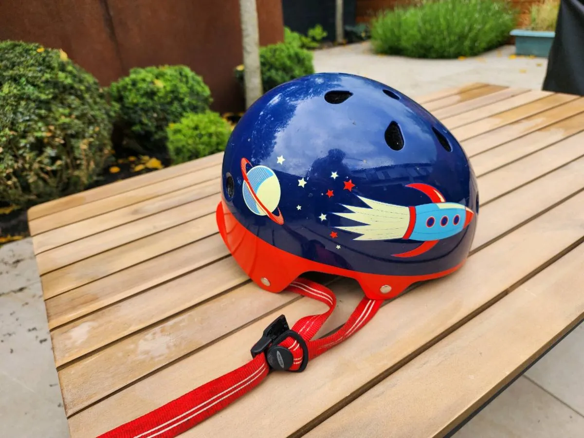 Micro Scooter & Helmet - Image 4