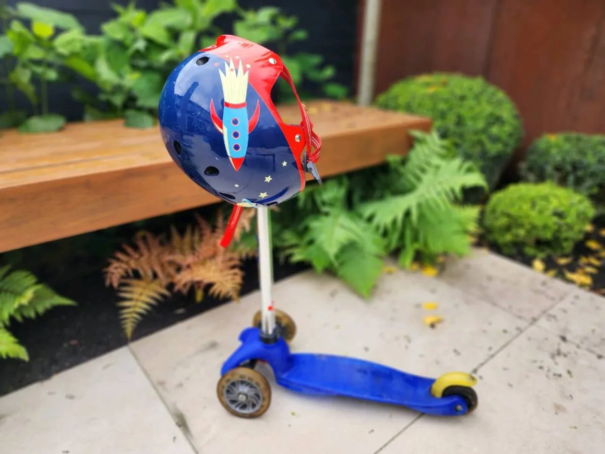 Micro Scooter & Helmet - Image 3