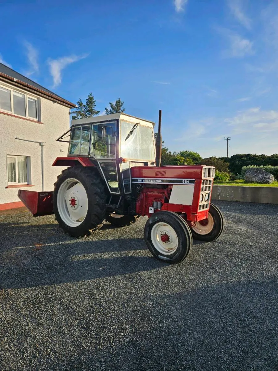 International 684 - Image 1