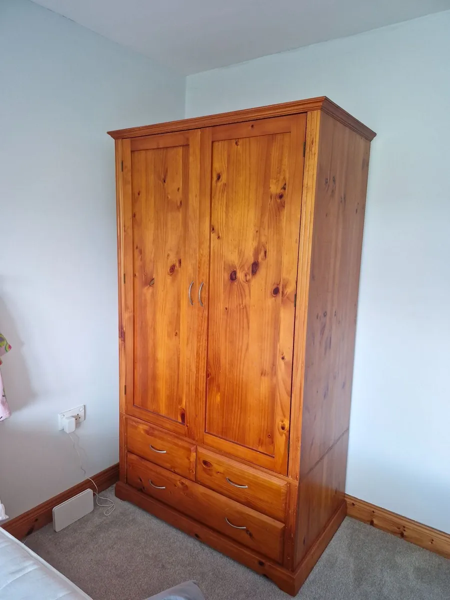 LARGE SOLID WARDROBE - Image 1