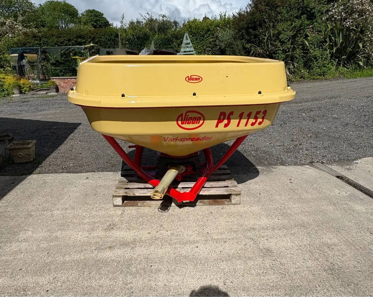 Vicon 1153 Fertliser Spreader - Image 1