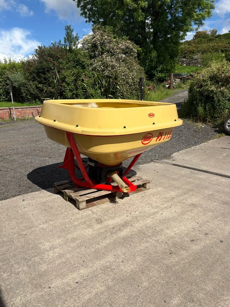 Vicon 1153 Fertliser Spreader - Image 3