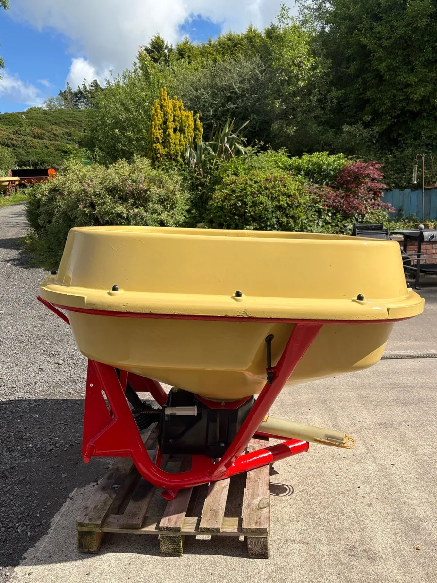 Vicon 1153 Fertliser Spreader - Image 4