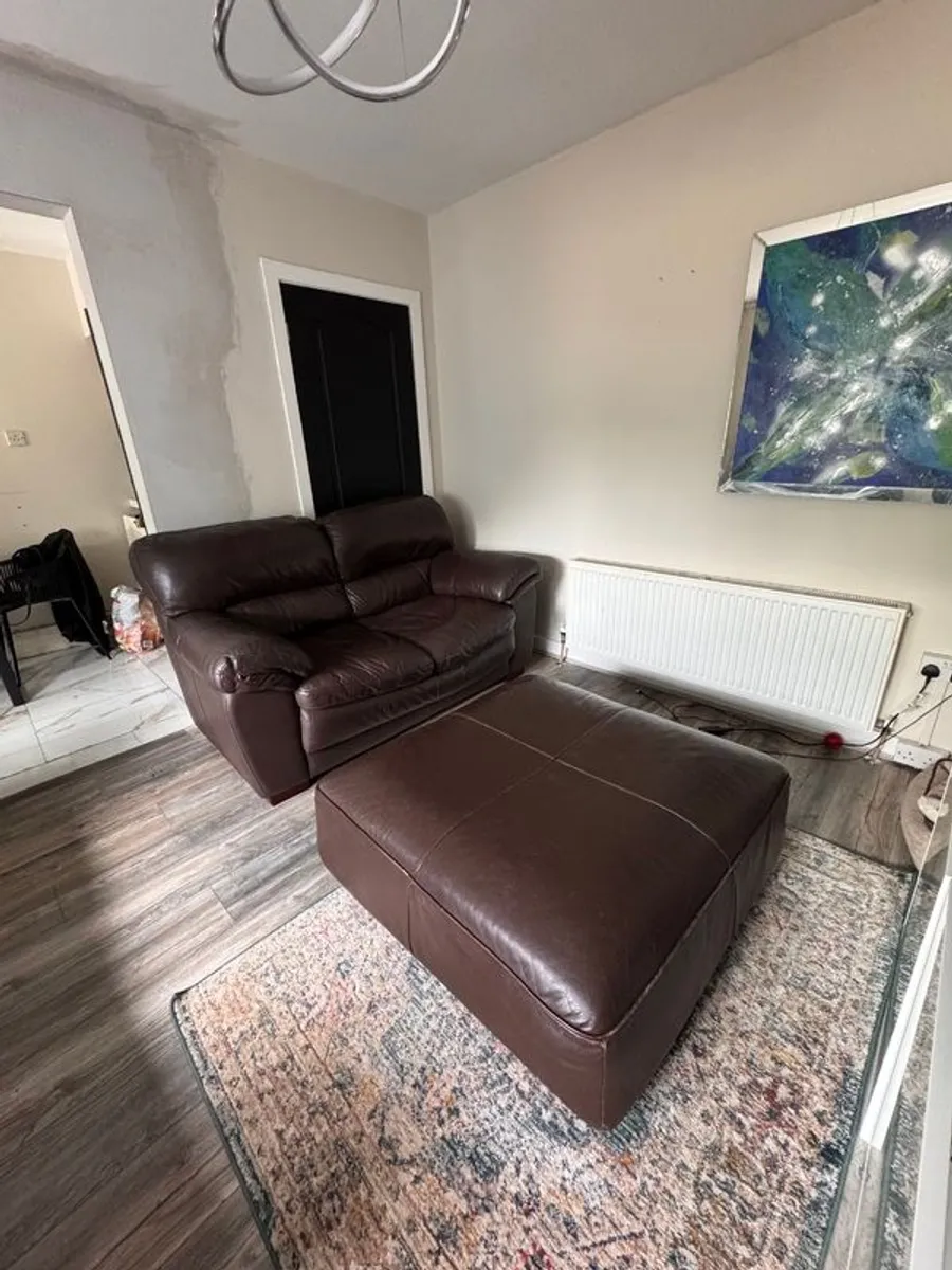 2 leather sofa and puff - Image 2