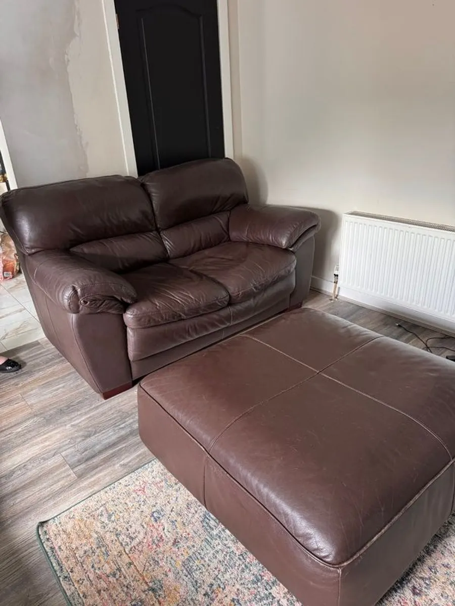 2 leather sofa and puff - Image 3