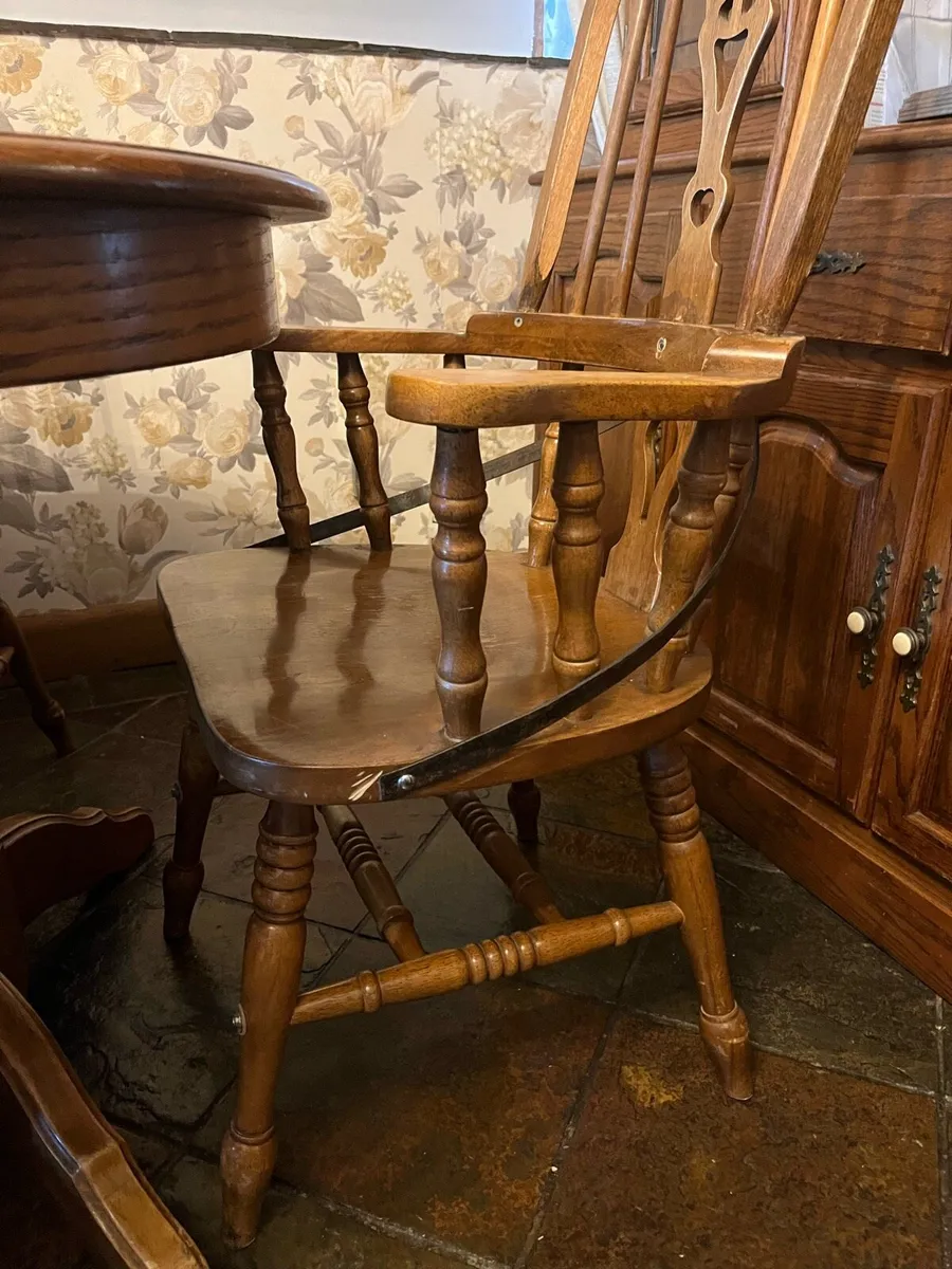 Solid oak extendable table & 6 chairs - Image 2