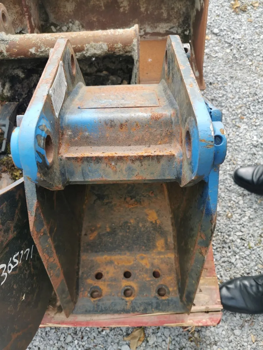 JSB/Cat Mini Excavator Bukets fit 44 and 50 mm - Image 1