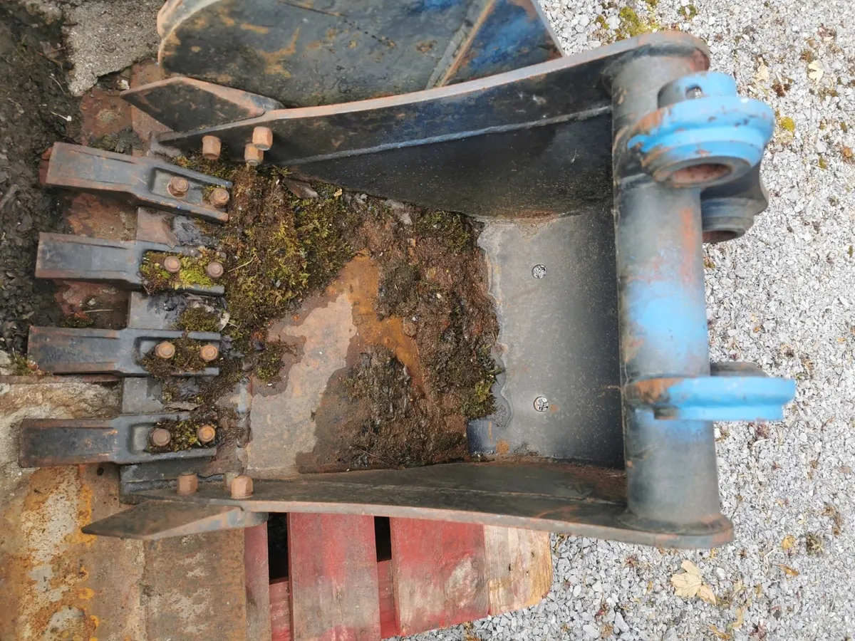JSB/Cat Mini Excavator Bukets fit 44 and 50 mm - Image 3